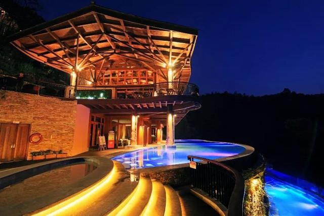 美炸天！火爆小紅書的無邊泳池就在廣州附近！百米高空空中SPA……