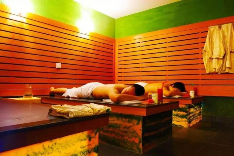 在地鐵口享受一站式吃喝玩樂，只要49.9元！自助餐 電影 茶藝棋牌......