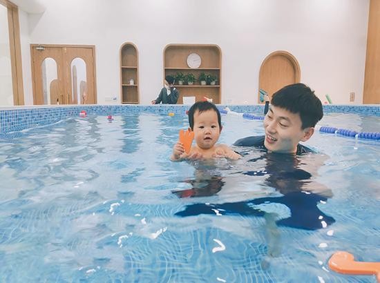 杭州嬰兒spa館：讓寶寶再享受一次堪比子宮內(nèi)的游泳