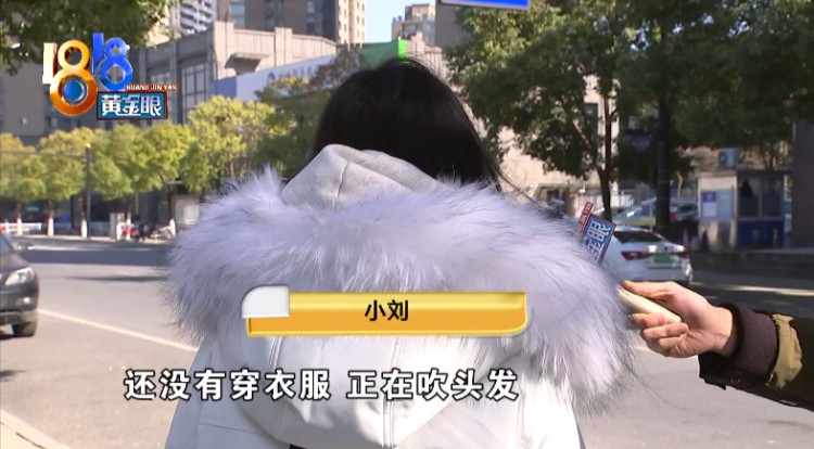 衣服還沒(méi)穿上身女浴室出現(xiàn)男顧客