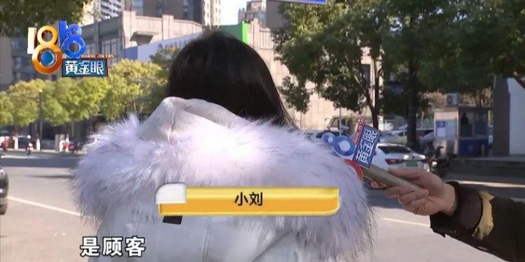 衣服還沒(méi)穿上身女浴室出現(xiàn)男顧客