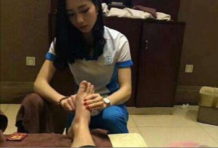 深圳女人開按摩店免費給顧客按摩一年反倒年賺200萬牛