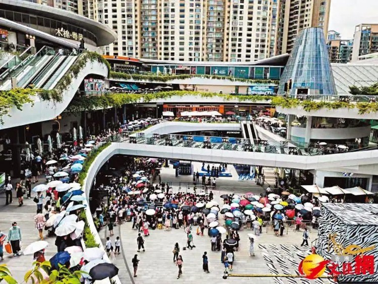 深圳技師忙瘋了會(huì)所被香港人擠爆！這就對(duì)了