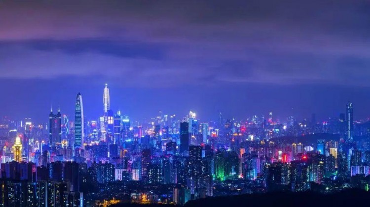 深圳技師忙瘋了會(huì)所被香港人擠爆！這就對(duì)了