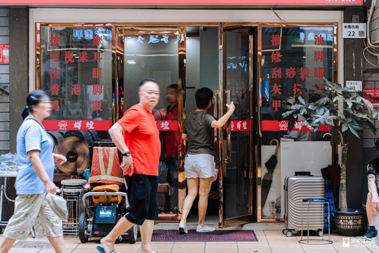 香港人在深圳流行給小費(fèi)深圳人：可以不給別慣壞了