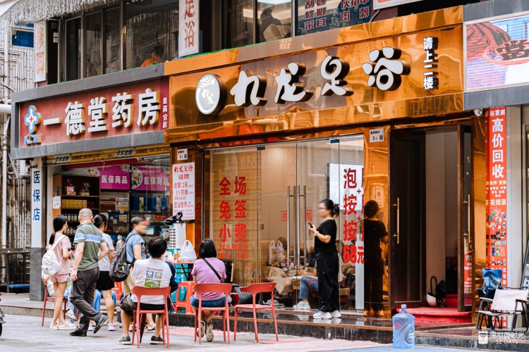 香港人在深圳流行給小費(fèi)深圳人：可以不給別慣壞了