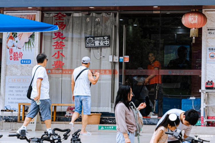 香港人在深圳流行給小費(fèi)深圳人：可以不給別慣壞了