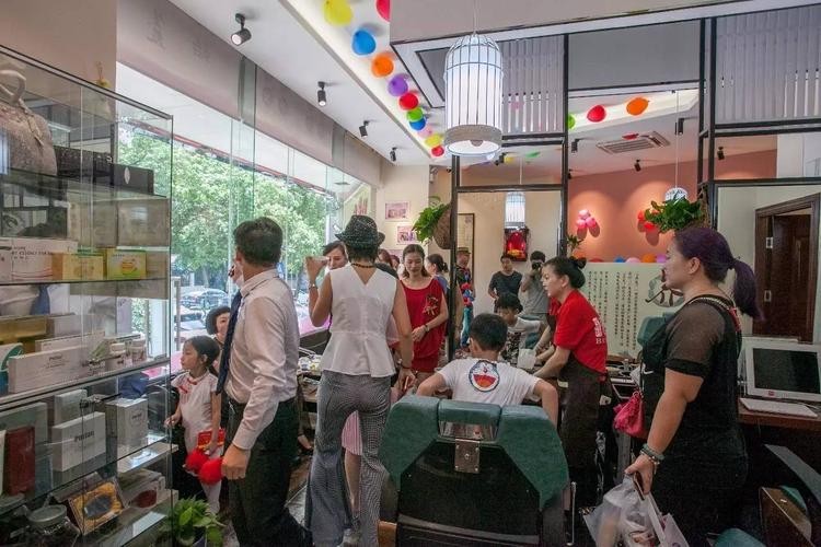 深圳按摩店人流爆滿！香港按摩店生意慘淡面臨生存危機(jī)！