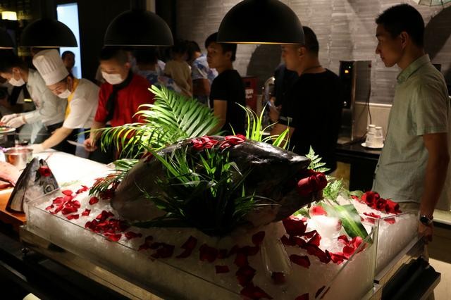 酒店上演開魚秀推降暑大餐氣溫超30度餐廳免費(fèi)吃