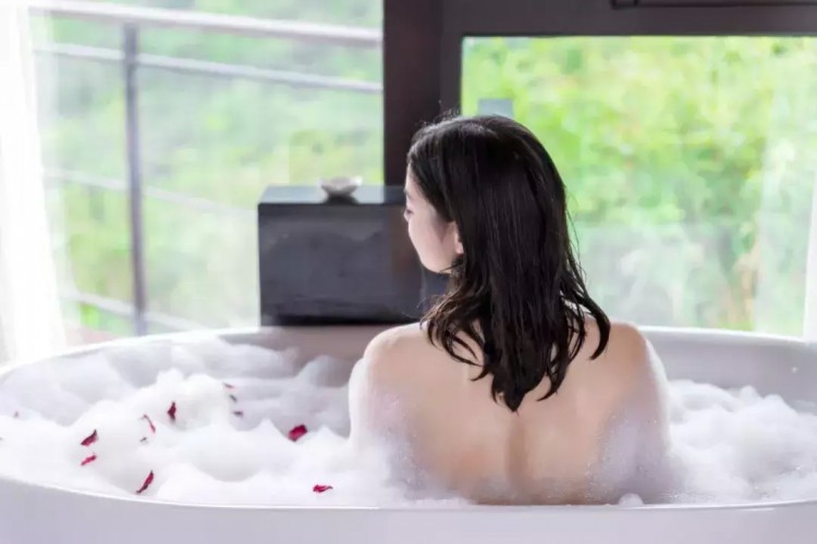 重慶溫25°的野奢懸崖酒店享受瀑布野泳星空Party叢林SPA！