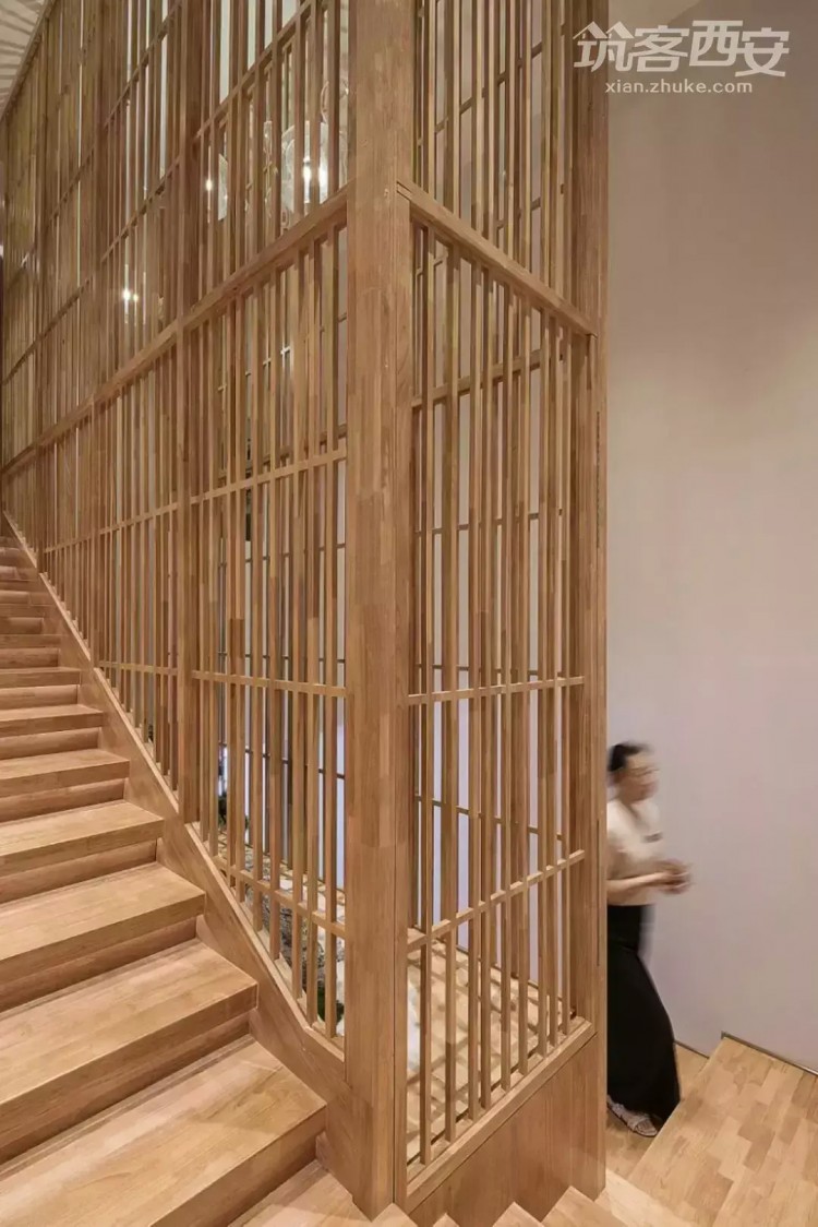 中午開門凌晨歇業(yè)/在西安來這里的人都舒展了