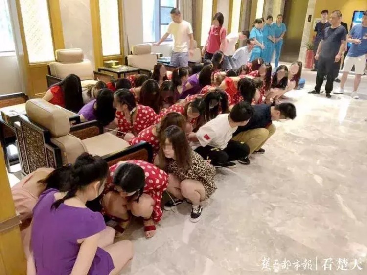 武漢警方突襲全國多地一下抓了237人！他們的行為令人作嘔