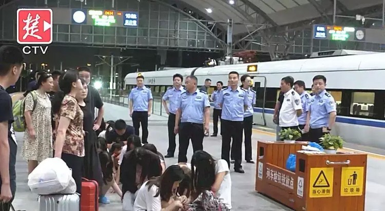 武漢警方突襲全國多地一下抓了237人！他們的行為令人作嘔