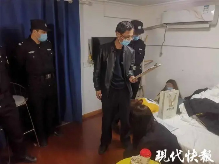 直擊掃黃現(xiàn)場！南京警方利刃二號行動雷霆出擊抓獲130人！
