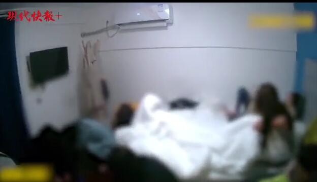 直擊掃黃現(xiàn)場！南京警方利刃二號行動雷霆出擊抓獲130人！