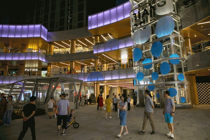 打卡曲江夜生活的新地標(biāo)，帶你涼爽的夏天