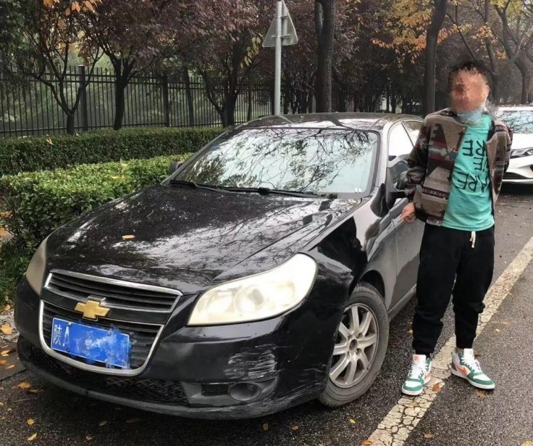 洗浴中心內(nèi)落網(wǎng)西安高新警方抓獲9名兩卡黑灰產(chǎn)業(yè)鏈嫌疑人