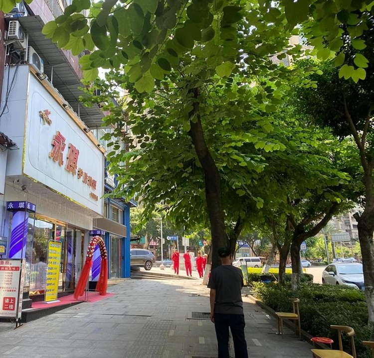 職校女生實(shí)習(xí)出竟然成了男賓享受的奢華SPA行業(yè)內(nèi)幕大揭秘！