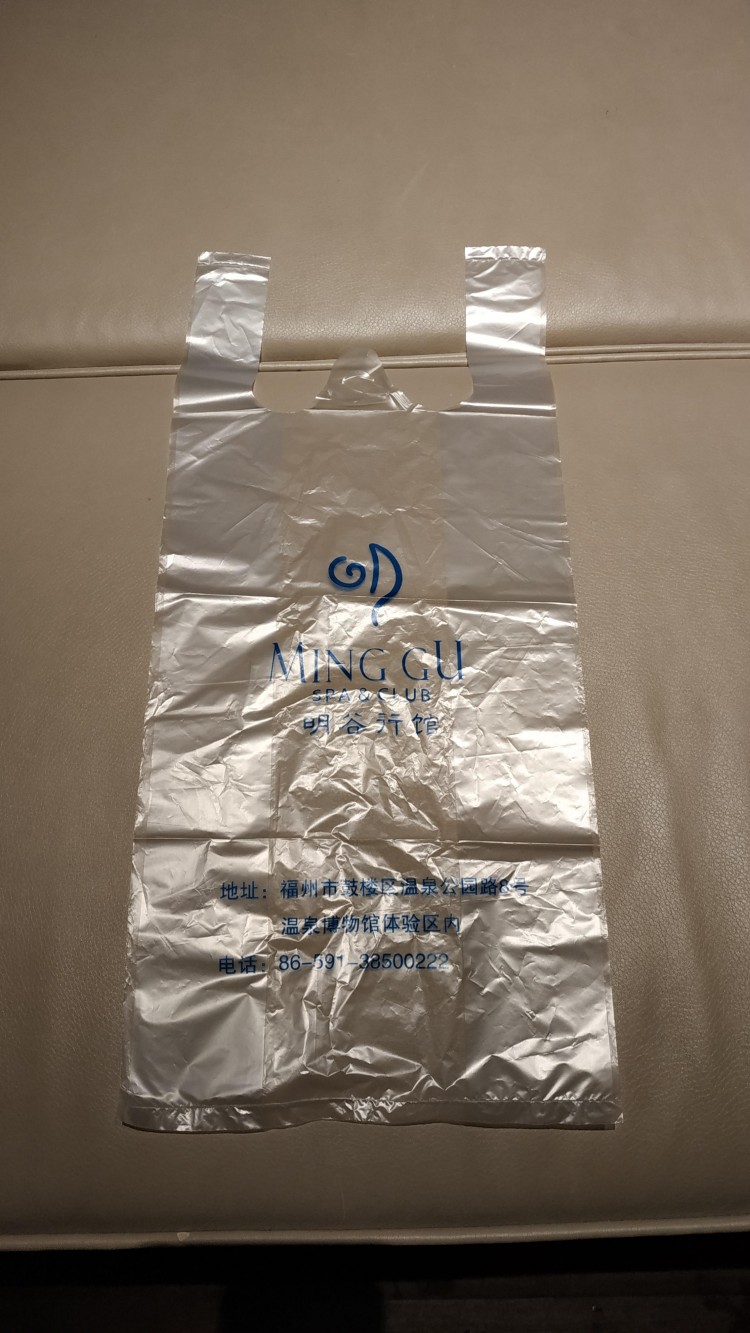 夜泡溫泉體驗記：穿錯浴袍工作人員協(xié)助搜尋十多分鐘物歸原主