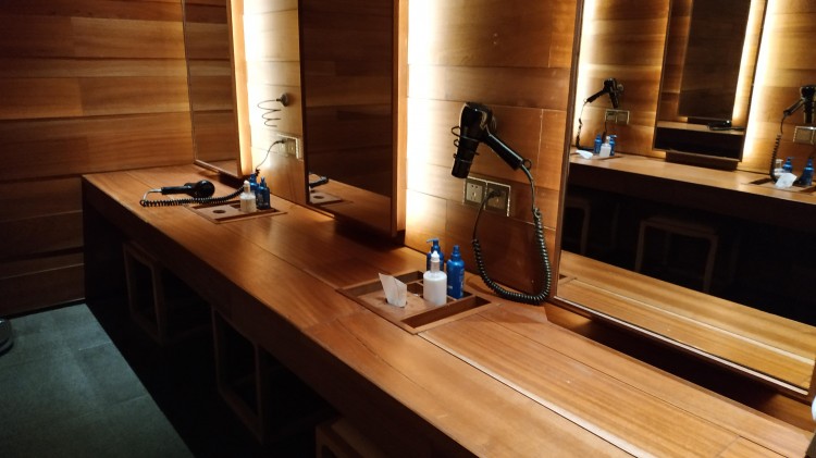 夜泡溫泉體驗記：穿錯浴袍工作人員協(xié)助搜尋十多分鐘物歸原主
