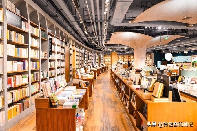 時(shí)尚青島最具代表的兩個(gè)休閑購(gòu)物中心緊靠一線海景