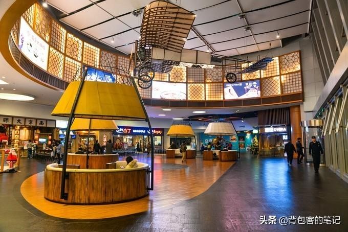 時(shí)尚青島最具代表的兩個(gè)休閑購(gòu)物中心緊靠一線海景