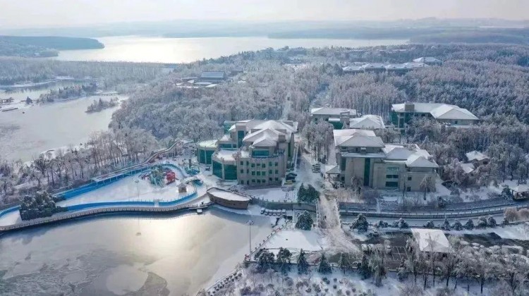 長(zhǎng)白天下雪：長(zhǎng)春凱撒森林溫泉柔軟在溫泉里潤(rùn)養(yǎng)一冬