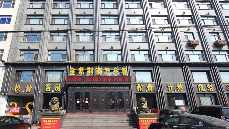 哈爾濱洗浴店客流量翻倍！排隊(duì)搓澡東北洗浴熱度持續(xù)攀升！