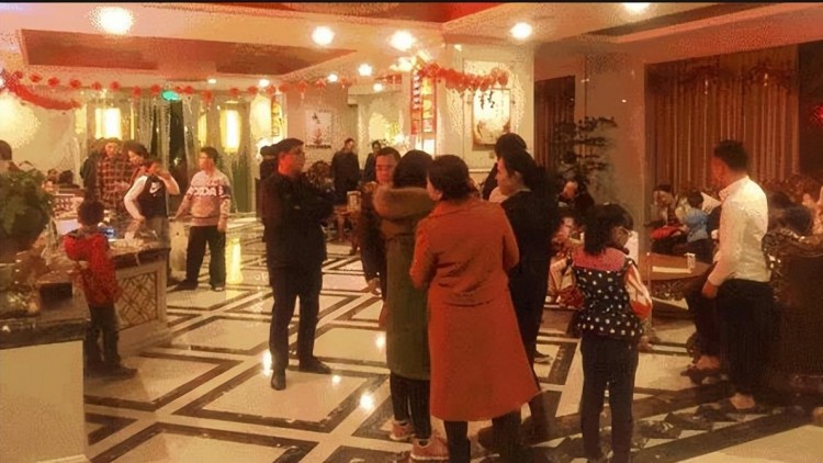 哈爾濱洗浴店客流量翻倍！排隊(duì)搓澡東北洗浴熱度持續(xù)攀升！