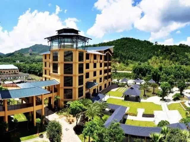 國(guó)慶節(jié)假期，五星龍門(mén)地派溫泉酒店，音樂(lè)主題spa溫泉，享受貴族服務(wù)