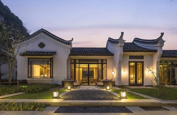 本人要到桂林，住在山水畫(huà)里，低奢陽(yáng)朔悅榕莊，千古情歌舞演藝