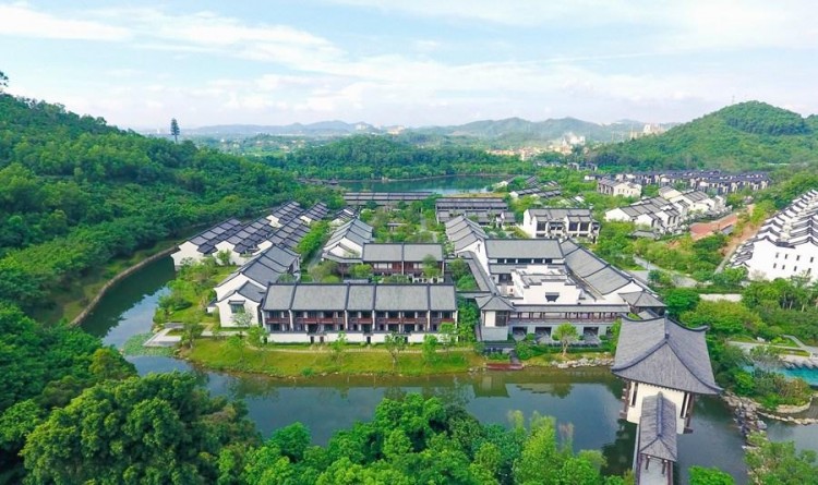 被譽(yù)為嶺南第一湯泉的惠州中海湯泉酒店，一泉一湖兩水五山，白菜價格