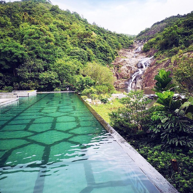 惠州中海湯泉酒店號(hào)稱嶺南第一湯泉一泉一湖兩水五山白菜價(jià)