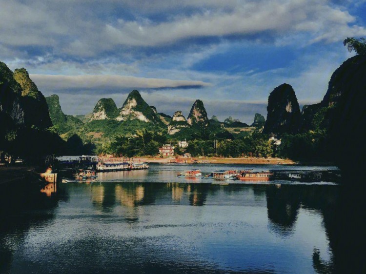 抵達(dá)桂林豪華商務(wù)專(zhuān)車(chē)接機(jī)住桂林