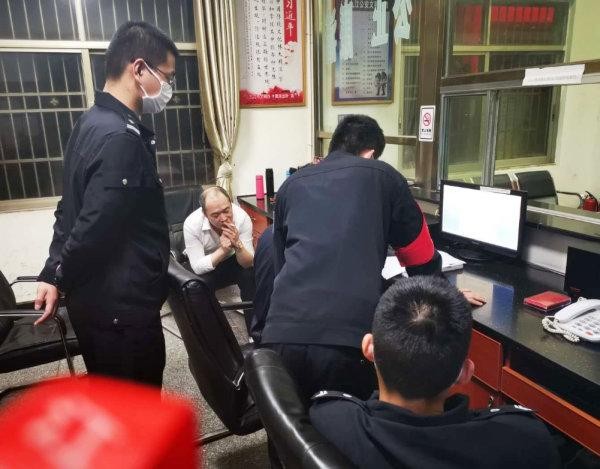 添亂！九江市區(qū)一娛樂(lè)會(huì)所違規(guī)擅自經(jīng)營(yíng)被查處