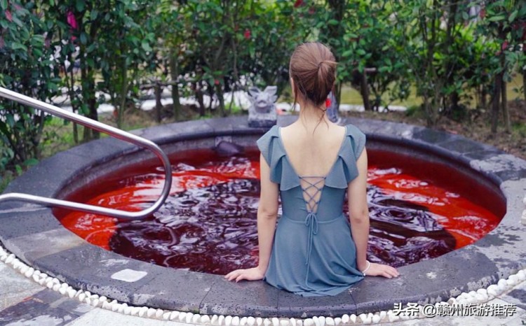 立冬開(kāi)啟溫泉養(yǎng)生在江西發(fā)現(xiàn)一個(gè)泡湯好去處譽(yù)為中國(guó)溫泉之鄉(xiāng)