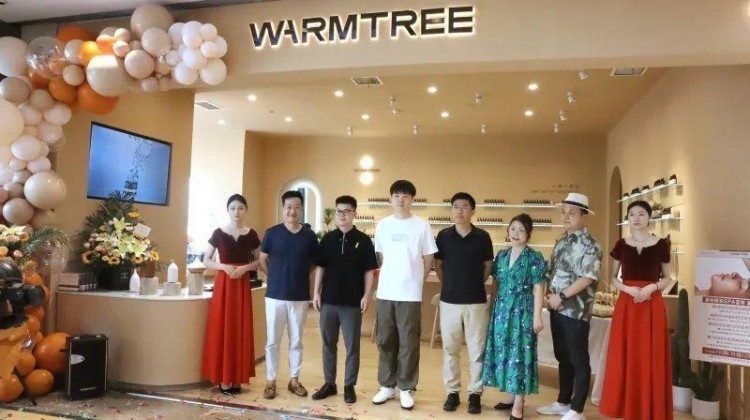 大統(tǒng)集團徐總等為南陽金瑪特一樓暖樹香薰SPA薈所開業(yè)剪彩！