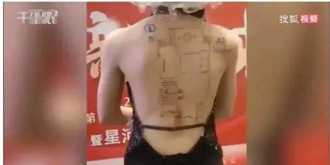 嘴巧女技師震撼足療表演男顧客尖叫連連網(wǎng)友：超乎想象