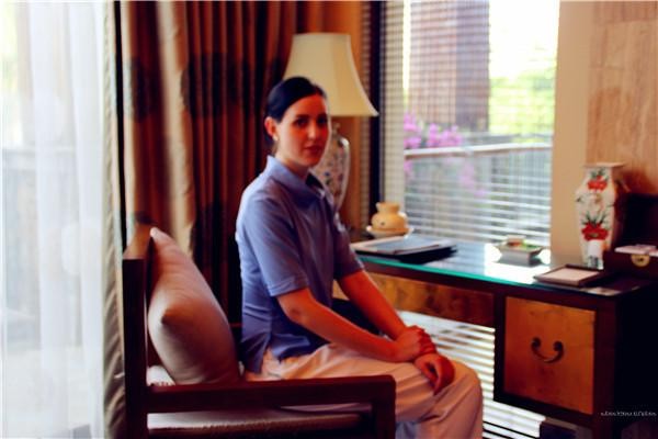 觀瀾湖水療大宅的美女導(dǎo)覽師
