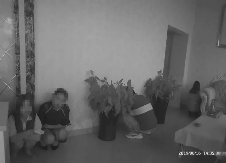 發(fā)小廣告提供特色服務(wù)?宜興警方把男士養(yǎng)生會(huì)所端了