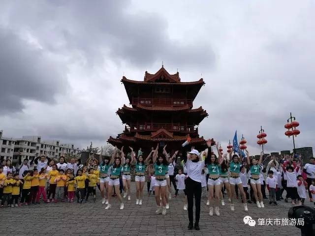 發(fā)生什么事今天肇慶宋城墻上好多人圍觀！