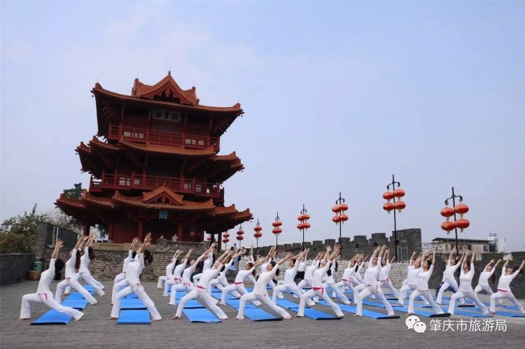 發(fā)生什么事今天肇慶宋城墻上好多人圍觀！
