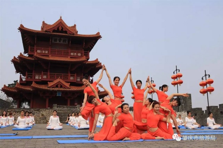 發(fā)生什么事今天肇慶宋城墻上好多人圍觀！