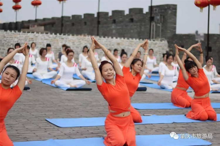 發(fā)生什么事今天肇慶宋城墻上好多人圍觀！