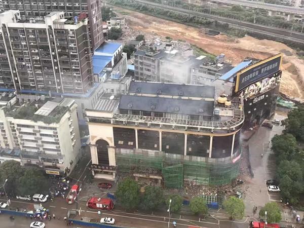 護(hù)潭廣場南國雨林洗浴中心大火已撲滅無人員傷亡