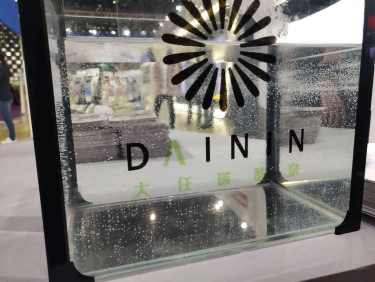 漫威聯(lián)名款牽引繩寵物SPA全自動貓廁所…寵博會養(yǎng)寵神器了解一下