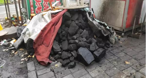 平頂山部分洗浴中心和餐飲商戶違規(guī)使用散煤被省委督察組曝光