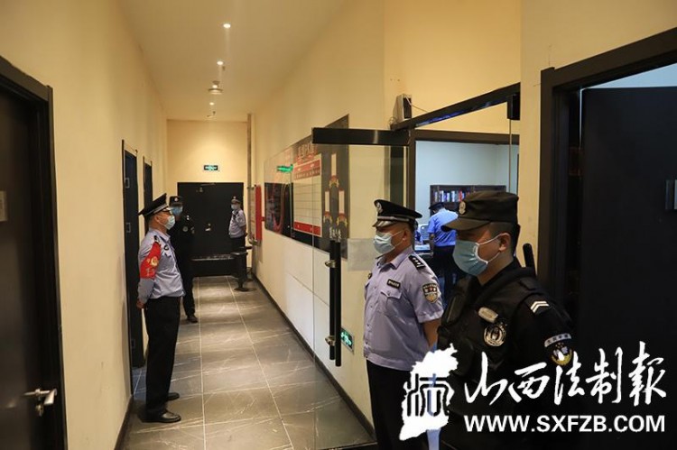大同平城區(qū)警方對轄區(qū)32家洗浴足療KTⅤ等場所進(jìn)行全方面檢查