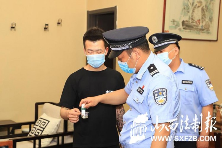 大同平城區(qū)警方對轄區(qū)32家洗浴足療KTⅤ等場所進(jìn)行全方面檢查