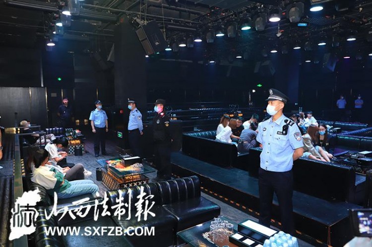 大同平城區(qū)警方對轄區(qū)32家洗浴足療KTⅤ等場所進(jìn)行全方面檢查